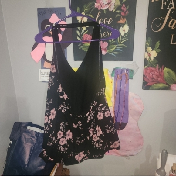 Like new Torrid 2 Foxy V-Neck Halter Top - Picture 4 of 5